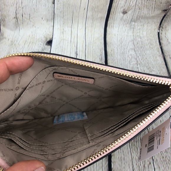 MICHAEL KORS Extra Large Leather ZIP Clutch - Picture 5 of 5